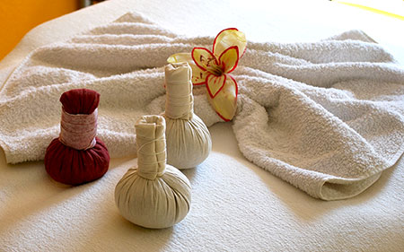Kr&auml;uterstempelmassage in Elsterwerda